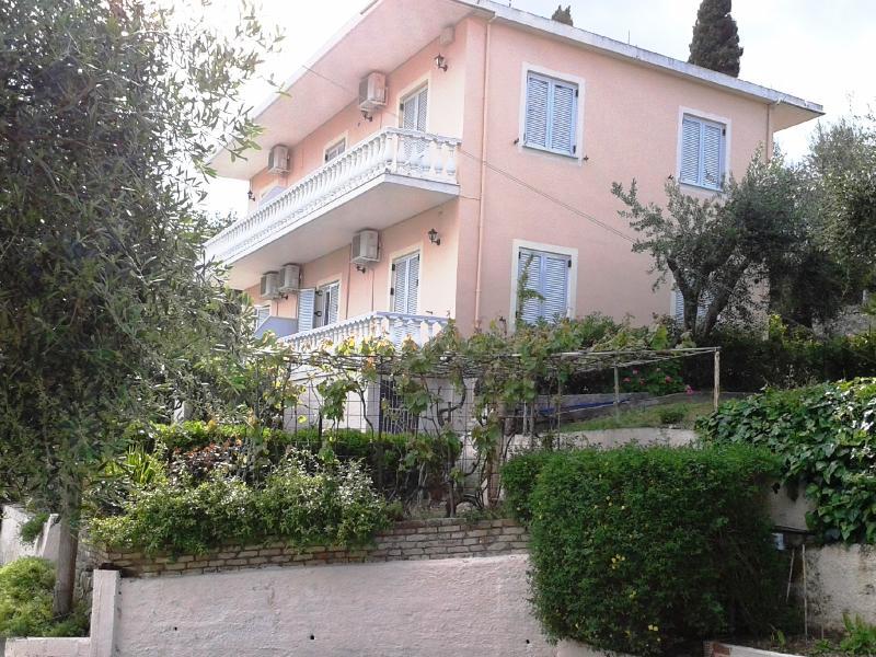 Apostolos & Eleni Family Apartments Perama  Extérieur photo