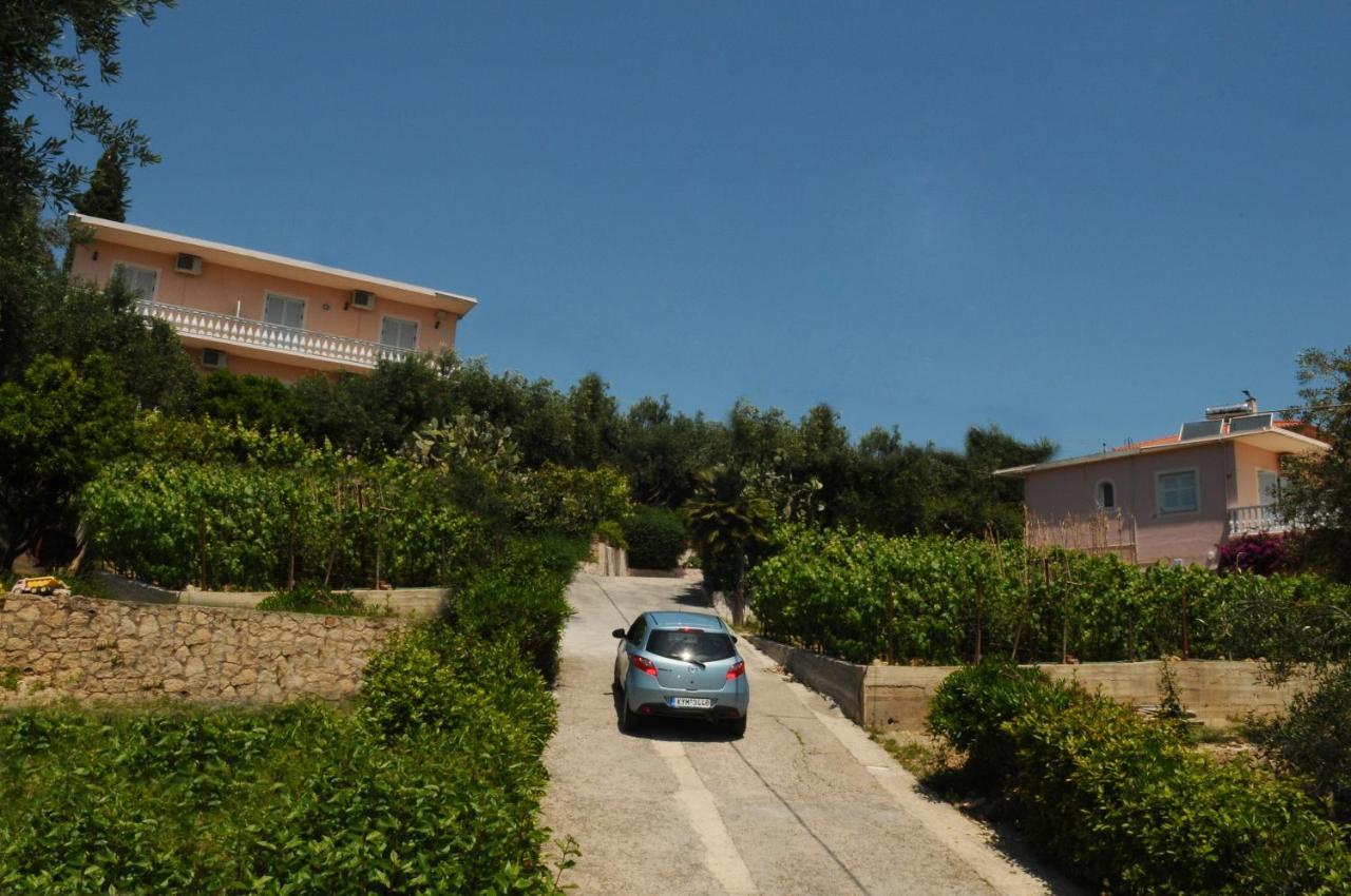 Apostolos & Eleni Family Apartments Perama  Extérieur photo